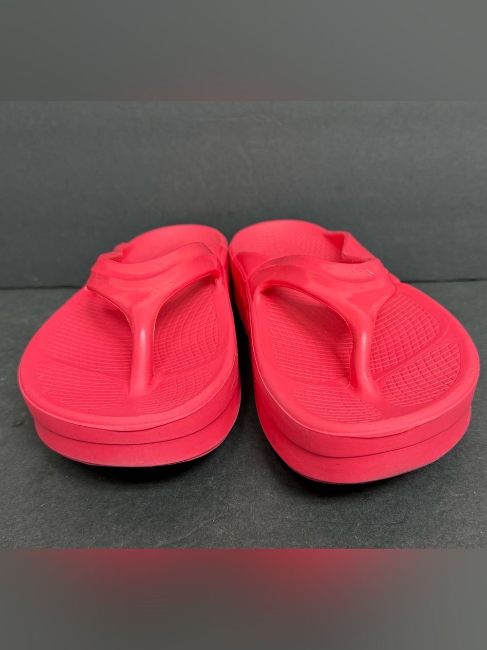 Oofos OOmega OOlala Sandals Womens Size 8 Neon Pink Thick Recovery Slides Shoes - Picture 3 of 9